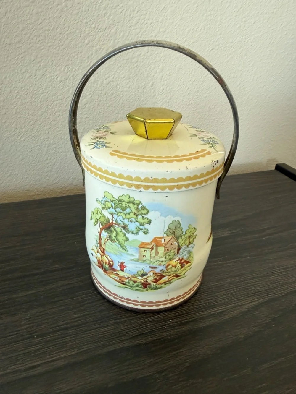 Vintage Murray Allen Imports pastoral Tin‎ with lid and handle